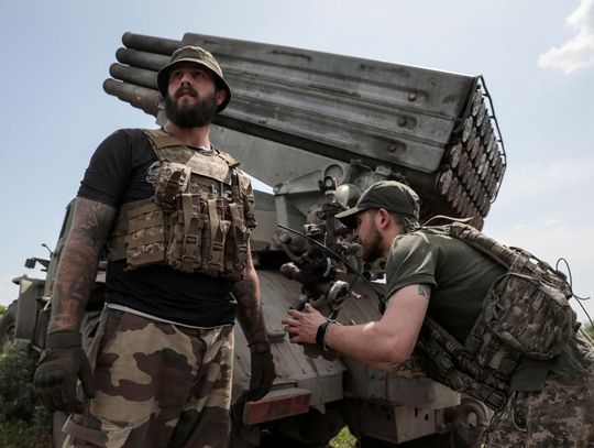 Ukraińcy ponownie przejmują inicjatywę; na front trafiła amerykańska amunicja