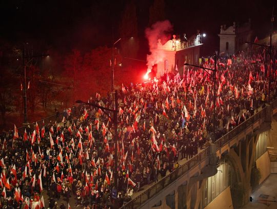 Ulicami Warszawy przeszedł Marsz Niepodległości; duże rozbieżności w szacunkach dot. liczebności