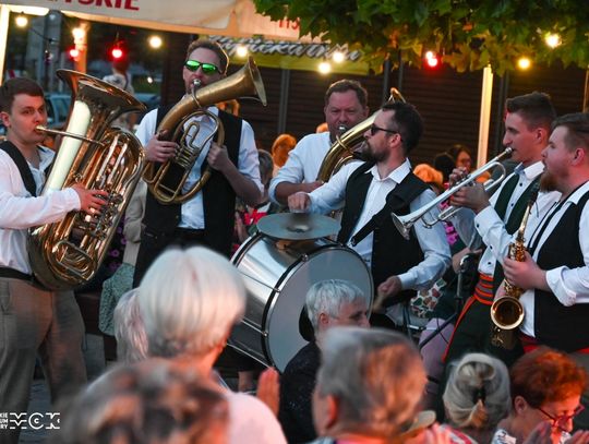 Urwali się z wesela i.. dali koncert