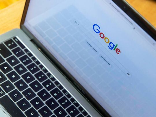 W ostatnim miesiącu kampanii Polacy pytali Google o Nawrockiego, aborcję i głosowanie online