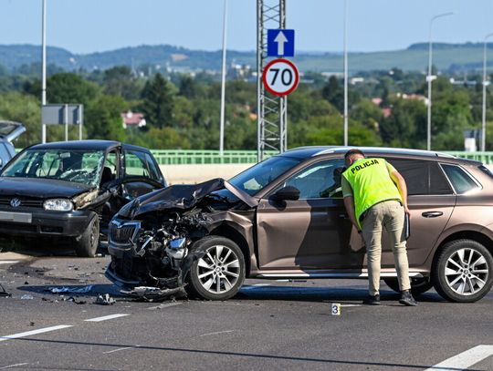 W pierwszy dzień długiego weekendu na drogach zginęło 21 osób