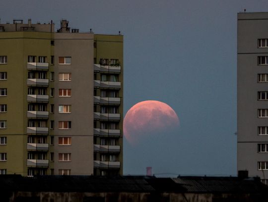 W poniedziałek zaćmienie Księżyca; w Polsce widoczne jako częściowe
