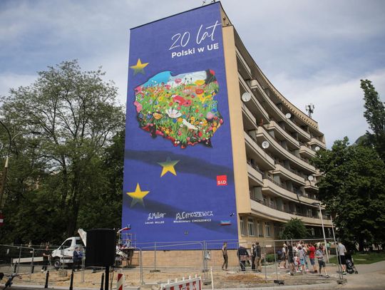 W Warszawie odsłonięto mural z okazji 20-lecia wejścia Polski do UE