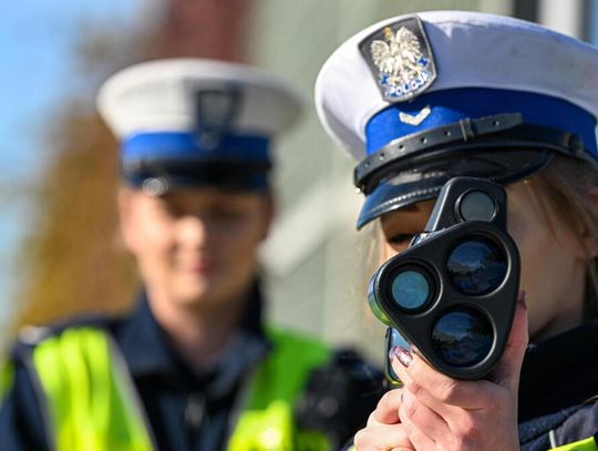 W związku z długim weekendem na drogach więcej policji; będą kontrole prędkości i trzeźwości