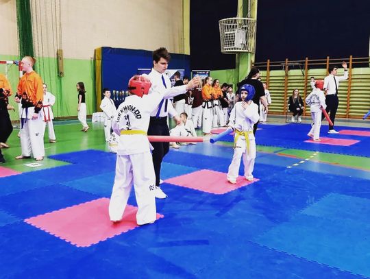 Walczyli juniorzy. 200 zawodników na matach w Tomaszowie