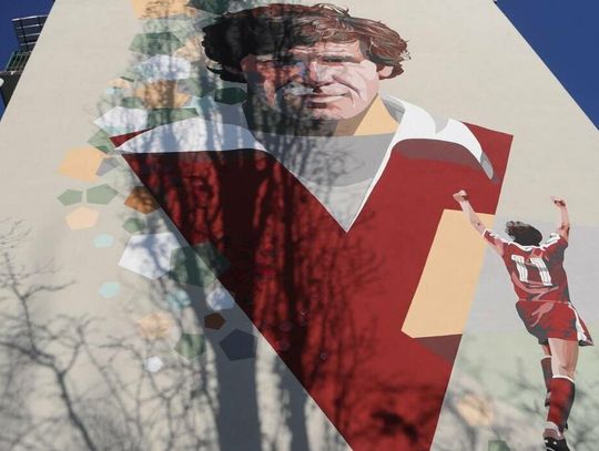 Wandale zniszczyli murale Włodzimierza Smolarka i legend Widzewa