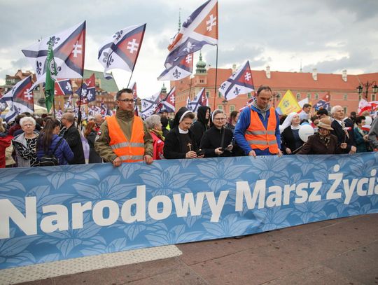 Warszawa: z placu Zamkowego wyruszył Narodowy Marsz Życia