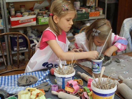 Warsztaty ręcznego lepienia w glinie