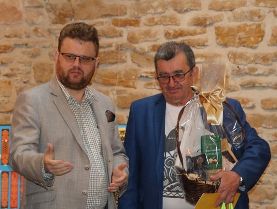 Wernisaż w Zamku Inowłódz. Aleksander Dutkiewicz pokazał tysiąc wycinanek