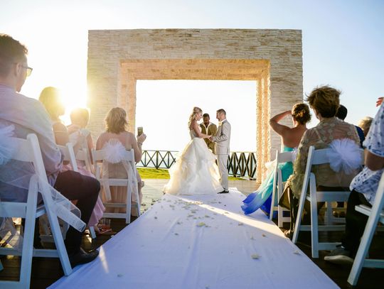 Wesele w plenerze – kiedy warto wybrać obiekt z ogrodem?