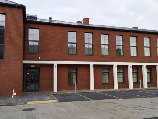 Więcej sprzątaczek niż instruktorów