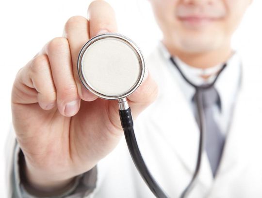 Wizyta za pół roku. Mimo wzrostu nakładów na zdrowie, wydłużają się kolejki do lekarzy