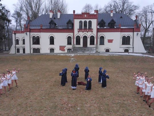 Wkrótce premiera teledysku do piosenki napisanej i skomponowanej przez Monikę Sakturę, "Dziewczynka z zapałkami" Wkrótce premiera teledysku do piosenki napisanej i skomponowanej przez Monikę Sakturę, "Dziewczynka z zapałkami"