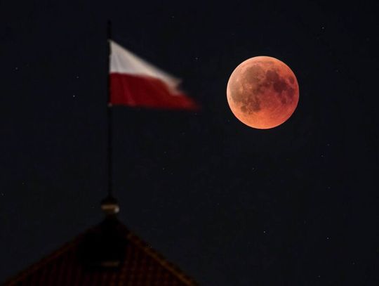 Wrześniowa noc pełna magii: krwawy superksiężyc nad Polską
