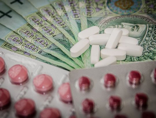 Wydatki na niezbędne leki nadmiernie obciążają Twój budżet? Sprawdź, jak skutecznie zmniejszyć wydatki na medykamenty