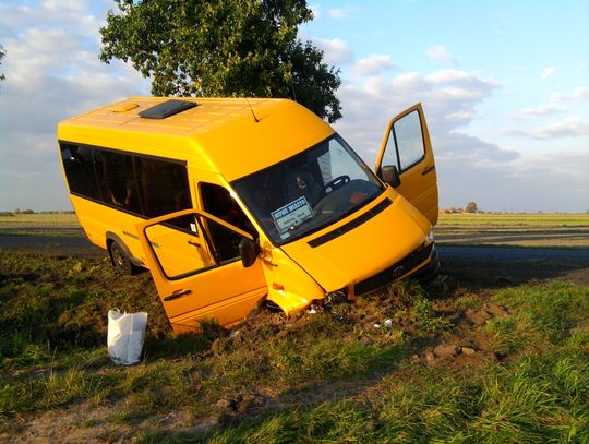 Wypadek busa niedaleko Rokicin
