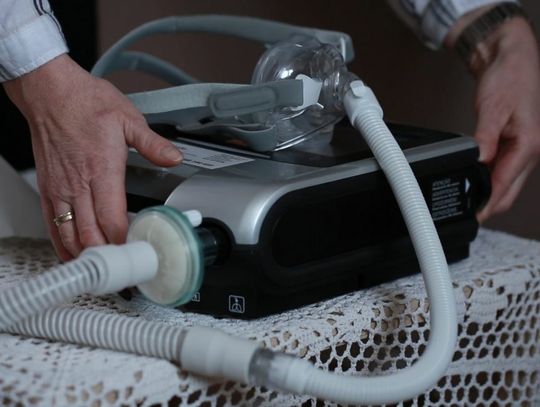 Wzrasta liczba pacjentów pod respiratorami w domach, których NFZ nie obejmuje kontraktem