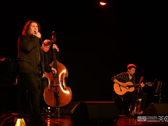 XIX Tomaszowskie Teatralia rozpoczęte. Nastrojowy wieczór pełen muzyki i poezji XIX Tomaszowskie Teatralia rozpoczęte. Nastrojowy wieczór pełen muzyki i poezji