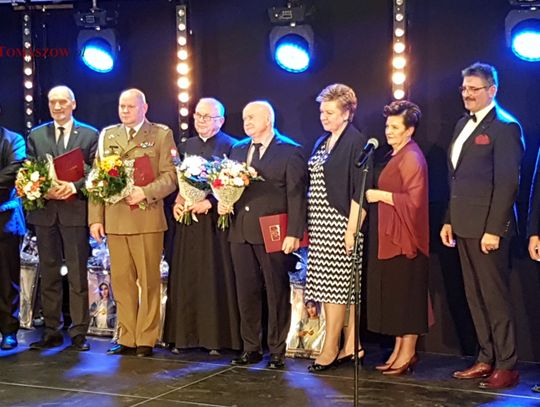XV Powiatowe Spotkanie Noworoczne. Kolejni Przyjaciele Powiatu Tomaszowskiego uhonorowani XV Powiatowe Spotkanie Noworoczne. Kolejni Przyjaciele Powiatu Tomaszowskiego uhonorowani