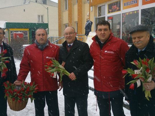 Z tulipanami w rękach