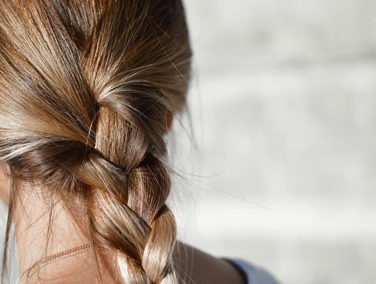 Zastosowanie trychologii w leczeniu różnych problemów z włosami — od łysienia do łupieżu