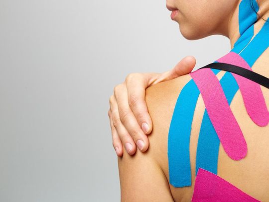 Żeby mniej bolało. Wiele zastosowań tapingu. Mogą dotyczyć każdego