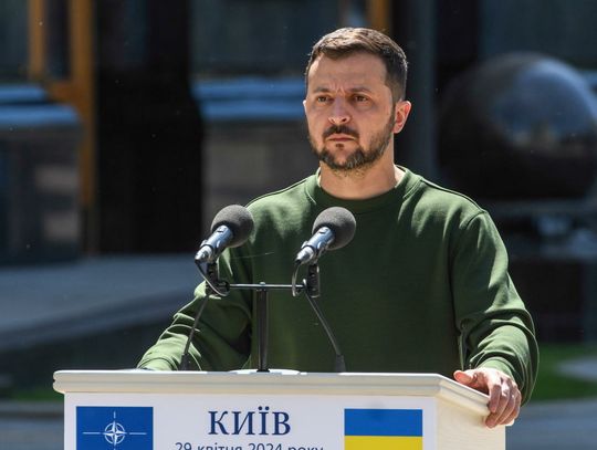 Zełenski: w kwietniu wróg użył w atakach na Ukrainę 3200 bomb, ponad 600 dronów i pocisków