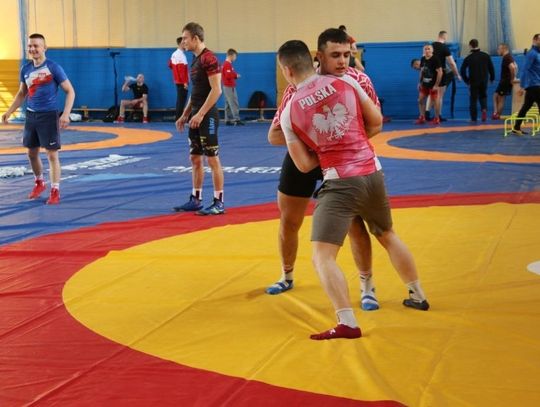 Zgrupowanie zapaśniczek i zapaśników