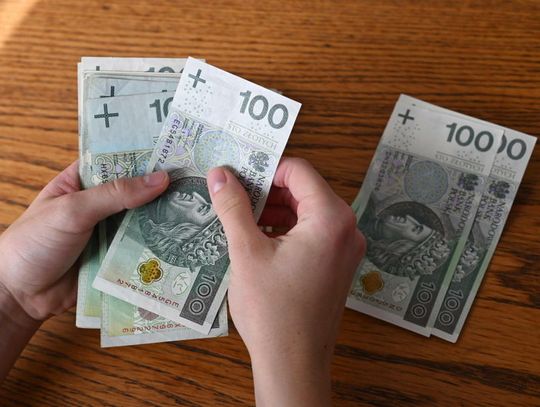 Złoty umocnił się wobec głównych walut po podniesieniu stóp procentowych przez RPP