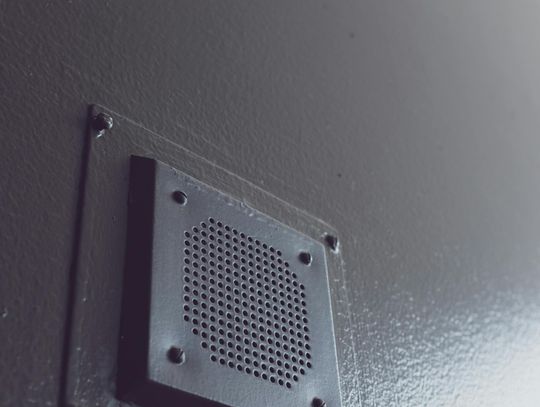 Znaki, że potrzebujesz osuszacza w piwnicy