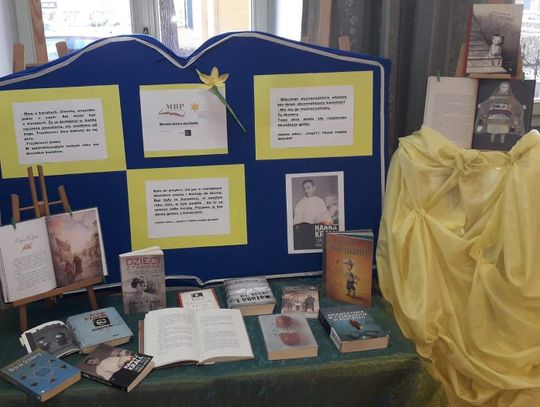 Żonkile  w bibliotece