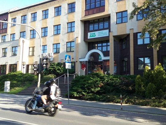 ZUS opóźnia wypłaty świadczenie chorobowego. Nękanie o charakterze systemowym