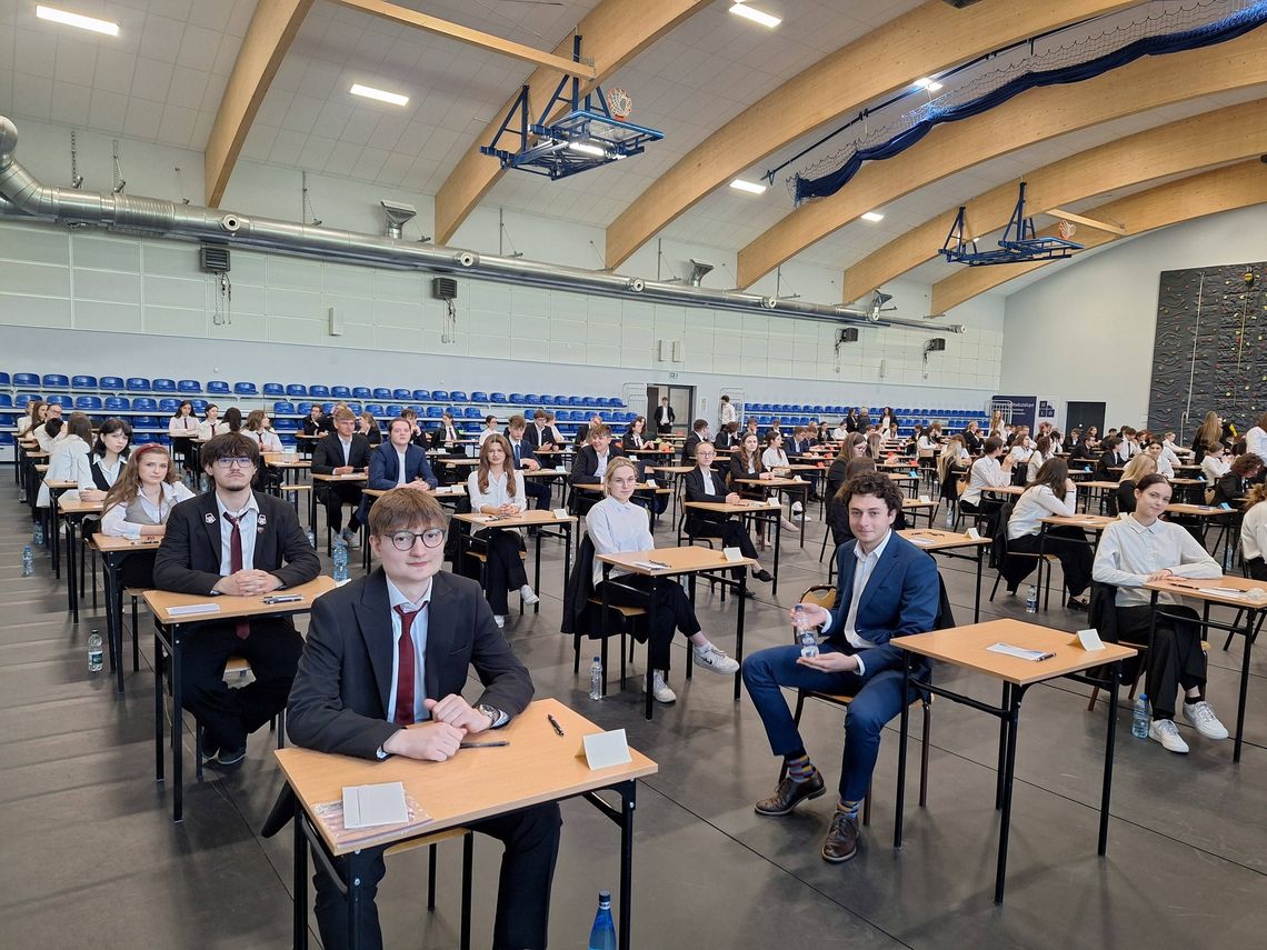 157 maturzystów z II LO w Tomaszowie rozpoczęło finał czterech lat nauki
