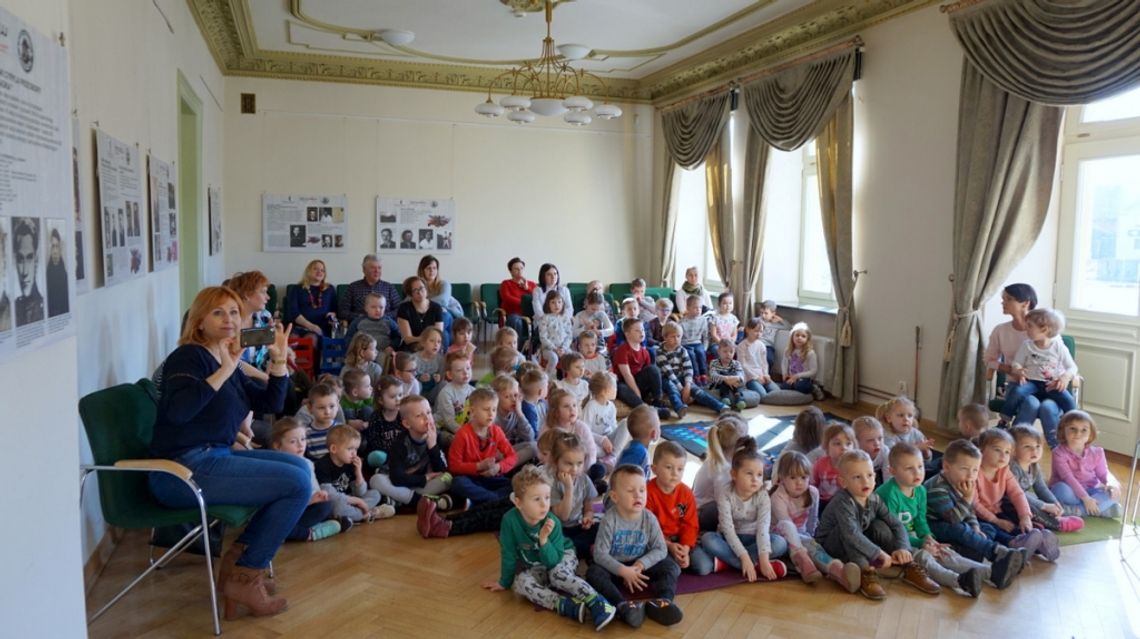 2 kwietnia obchodzimy Międzynarodowy Dzień Książki dla Dzieci. Dlaczego akurat tego dnia? 2 kwietnia obchodzimy Międzynarodowy Dzień Książki dla Dzieci. Dlaczego akurat tego dnia?