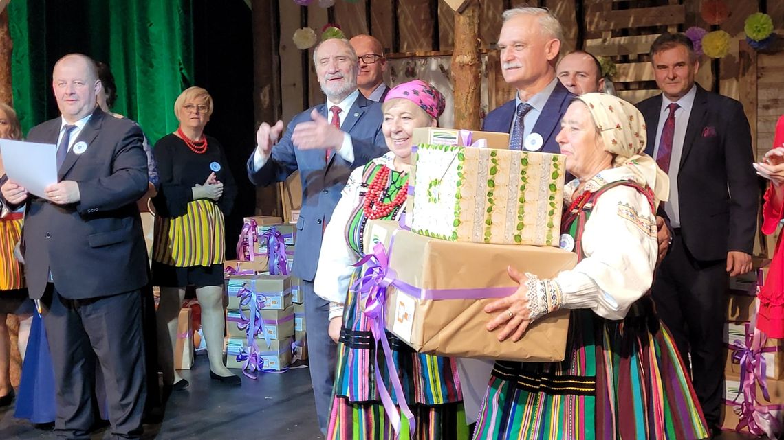 6 osób zmarło ostatniej doby. Rekordowa liczba zachorowań. Udajemy, że nic się nie dzieje. Karnawał trwa 