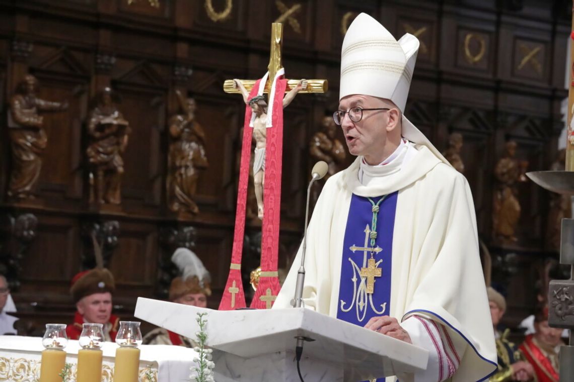 Abp Galbas: prawdziwy patriotyzm jest wolny od ksenofobii, ale nie jest kosmopolityzmem