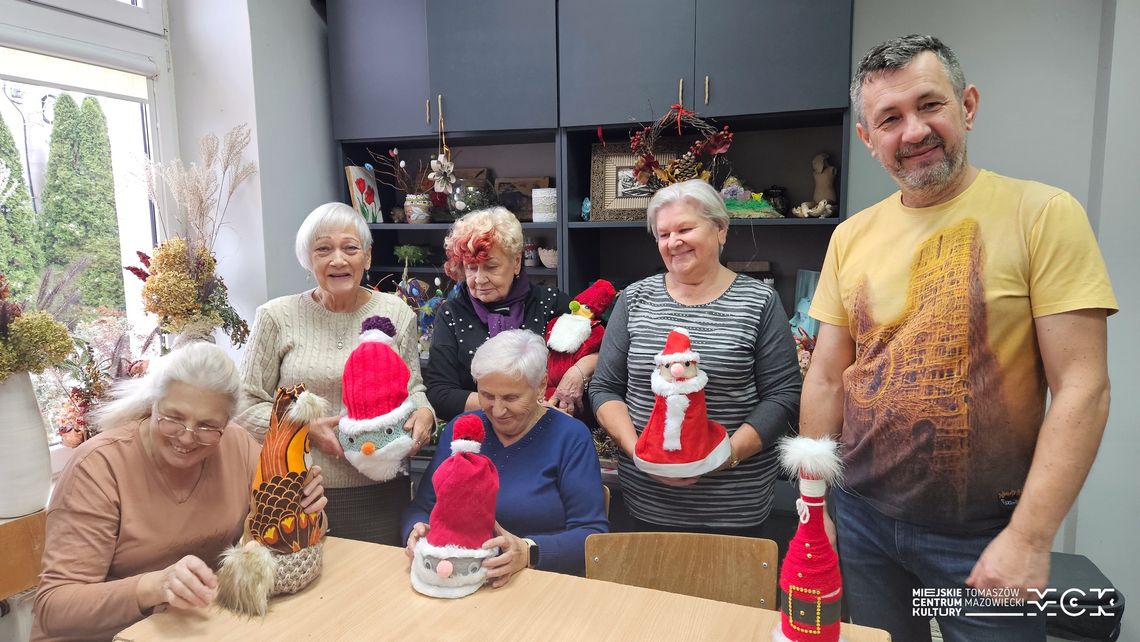 Aktywny Senior w MCK za Pilicą – święta, rękodzieło i… drugie życie na emeryturze 🎄