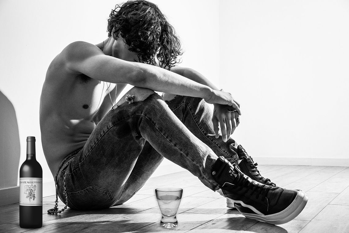 Alkohol najbardziej rozpowszechnioną substancją psychoaktywną u młodzieży. Coraz większa popularność e-papierosów