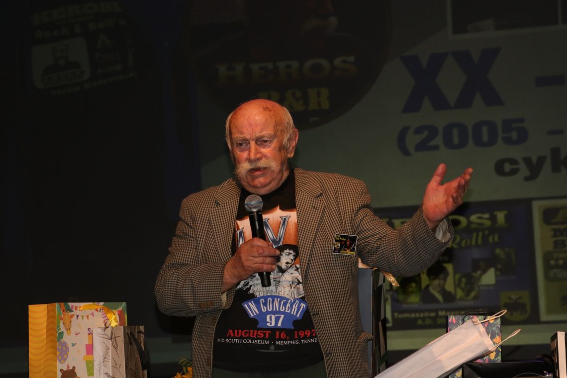 Antoni Malewski z tytułem „Przyjaciel Powiatu Tomaszowskiego”.