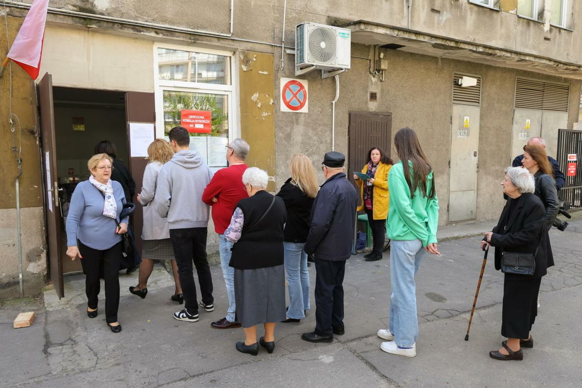 Badanie Ipsos: wyższa frekwencja kobiet niż mężczyzn