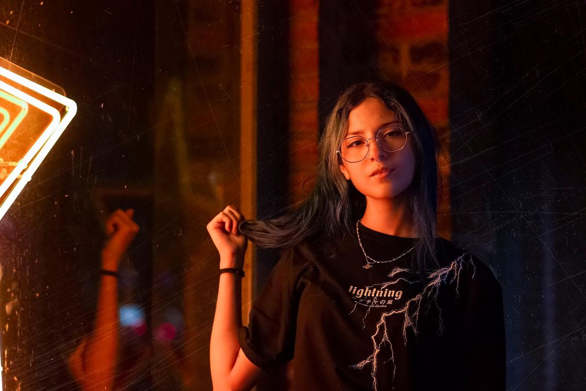 Badanie: młodzi koncentrują się na emocjach, ale przeżywają je w samotności