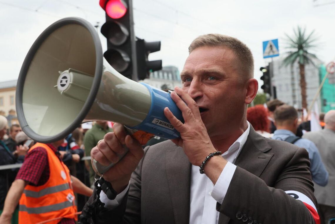 Bąkiewicz wezwany do prokuratury; ma usłyszeć zarzut znieważenia funkcjonariuszy