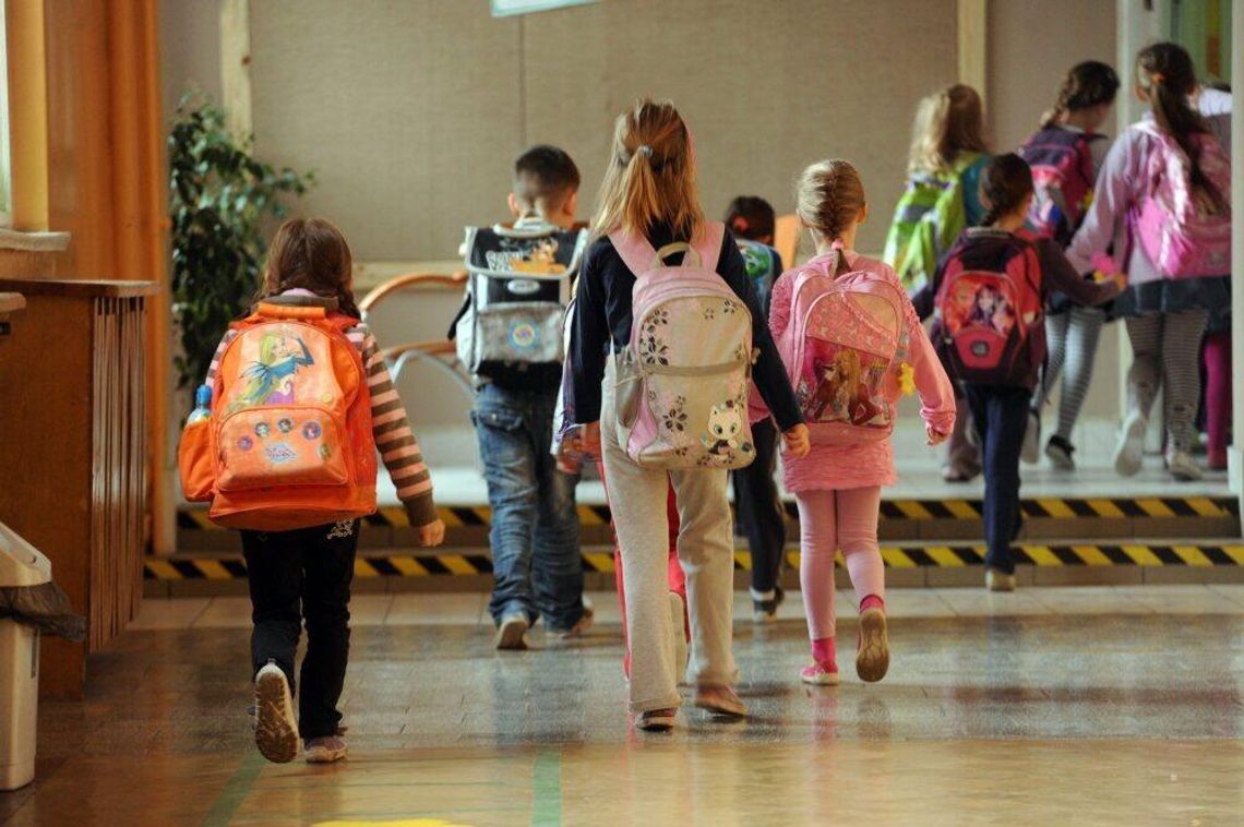 Bezpieczeństwo dzieci w sieci: jak UODO zmienia zasady publikacji zdjęć w szkołach?