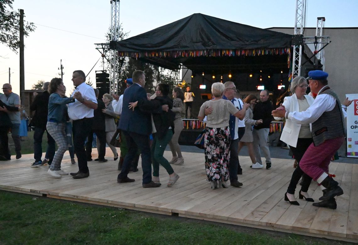 Bielowice zatańczyły w rytmie oberka. Folklor znów porwał publiczność Bielowice zatańczyły w rytmie oberka. Folklor znów porwał publiczność