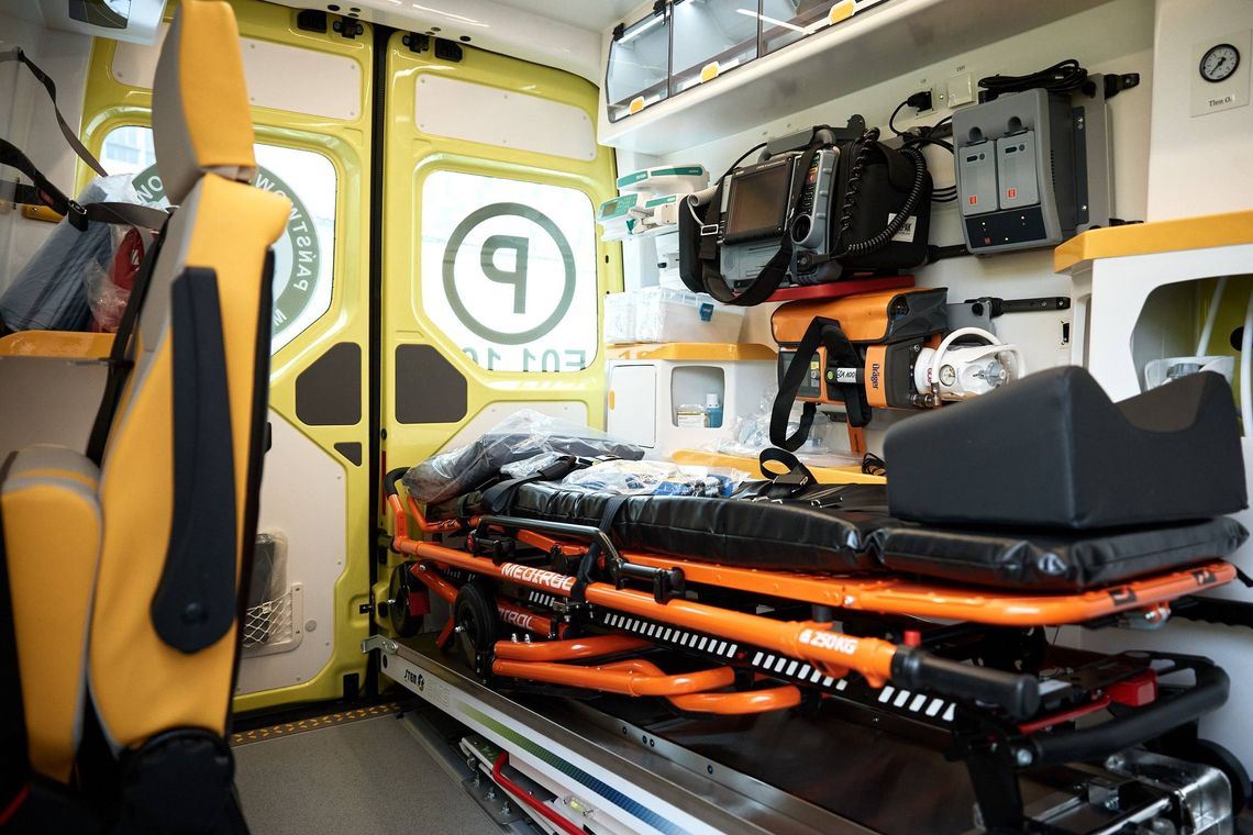 Błyszczące karetki, znikające miliony: jak Łódź przejmuje pogotowie i uderza w budżet szpitala Błyszczące karetki, znikające miliony: jak Łódź przejmuje pogotowie i uderza w budżet szpitala