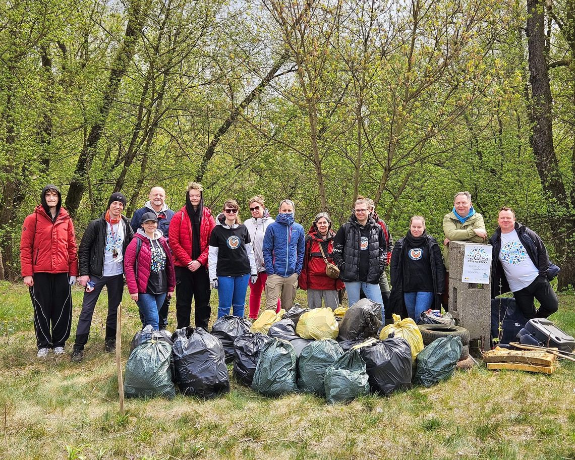 Brzegi Pilicy znów oddychają. Wspólna akcja sprzątania w Tomaszowie Mazowieckim