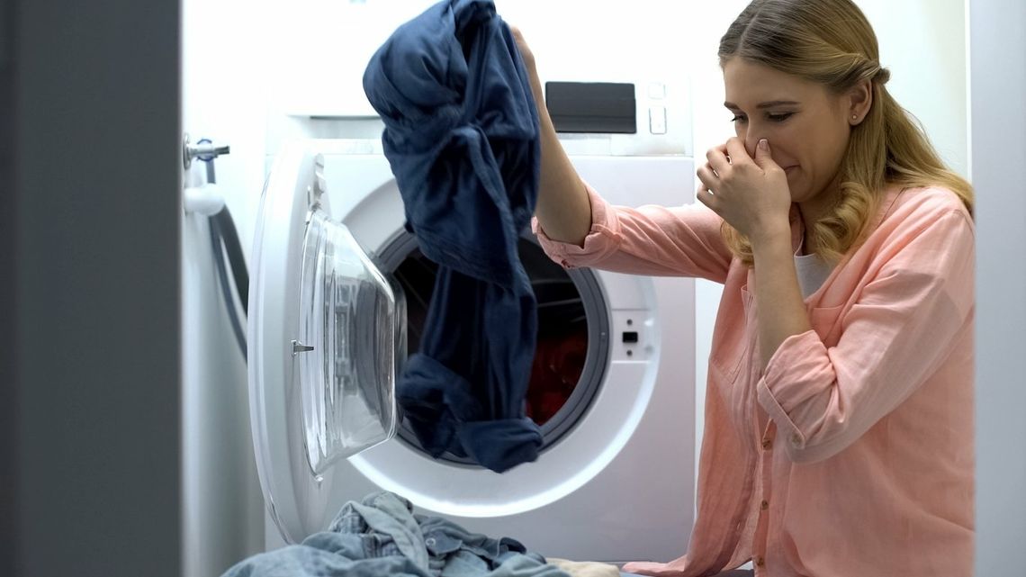 Brzydki zapach w pralce? Wypróbuj domowe sposoby na jego usunięcie