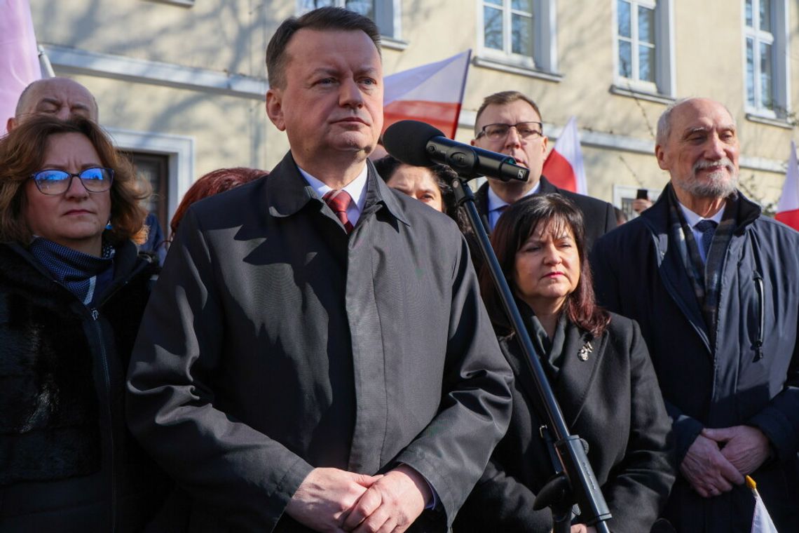 Były szef MON, poseł PiS Mariusz Błaszczak stawił się w prokuraturze