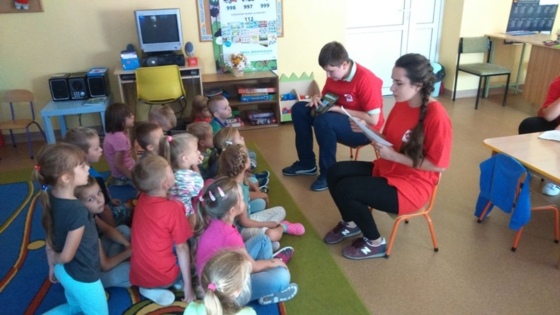 Caritas czyta przedszkolakom