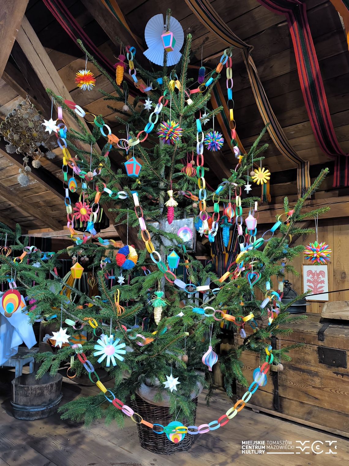 Choinka, która pachnie wspomnieniami i… bibułą